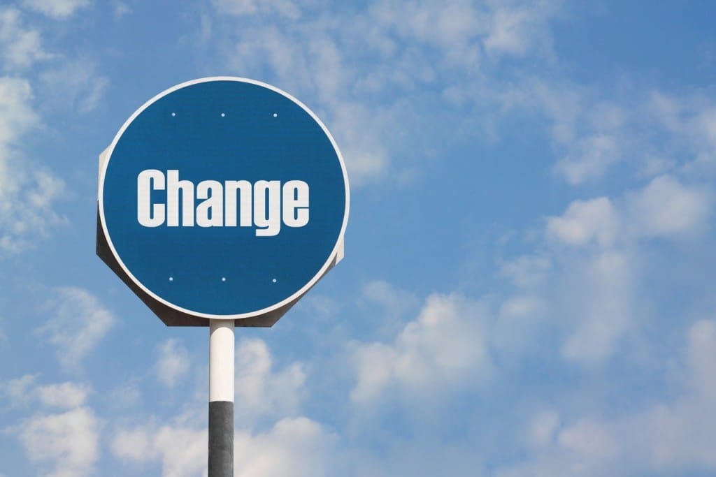 フランスにある「change」という言葉が書かれた青い看板。