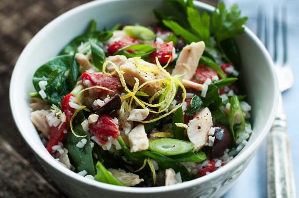 ウン ボル ブランコ コン ポロ、エスピニャカス、トマト、リモーネ。 (フランス)