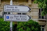 フランスのポールにある道路標識。