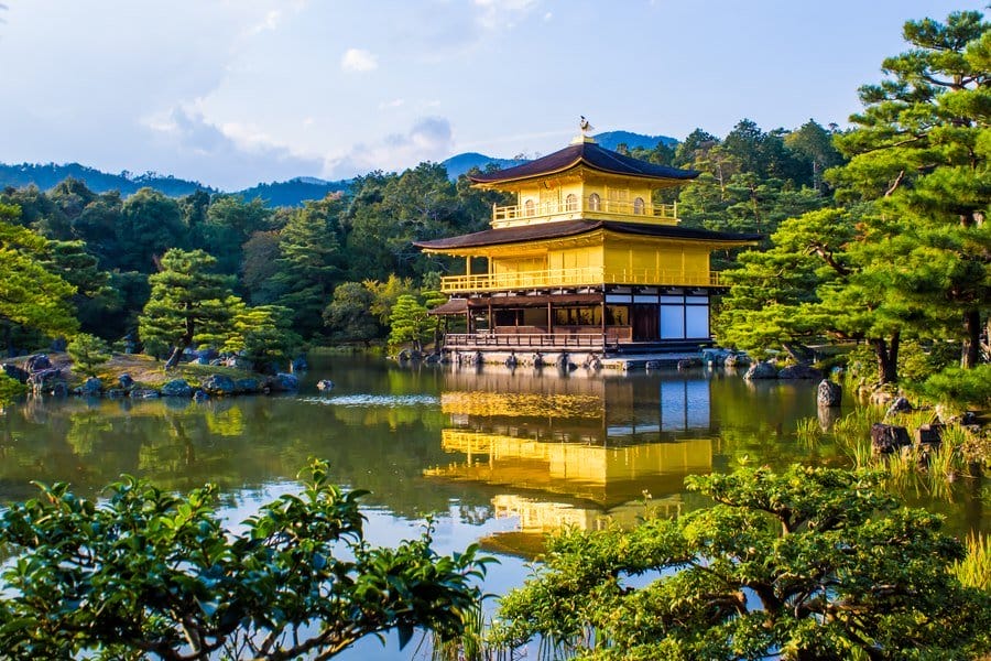 日本の京都にある金閣寺。
