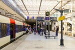 フランスの駅の電車。