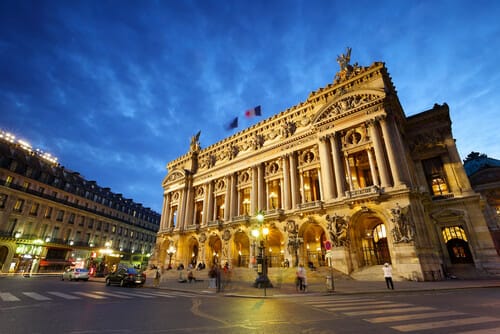 夕暮れのパリ、フランスとしても知られるオペラ座。