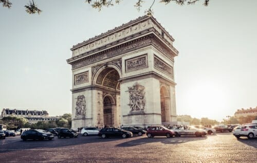 フランス、パリの凱旋門。