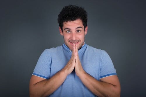 フランスで男性が手でジェスチャーをしている - 男性ストックビデオとロイヤリティフリー映像素材。 フランスで男性が手でジェスチャーをしている - 男性ストックビデオとロイヤリティフリー映像素材。