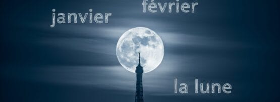 夜のエッフェル塔の背後の満月。白い文字でフランス語の「janvier」、「février」、「la lune」が重ねて表示されています。.